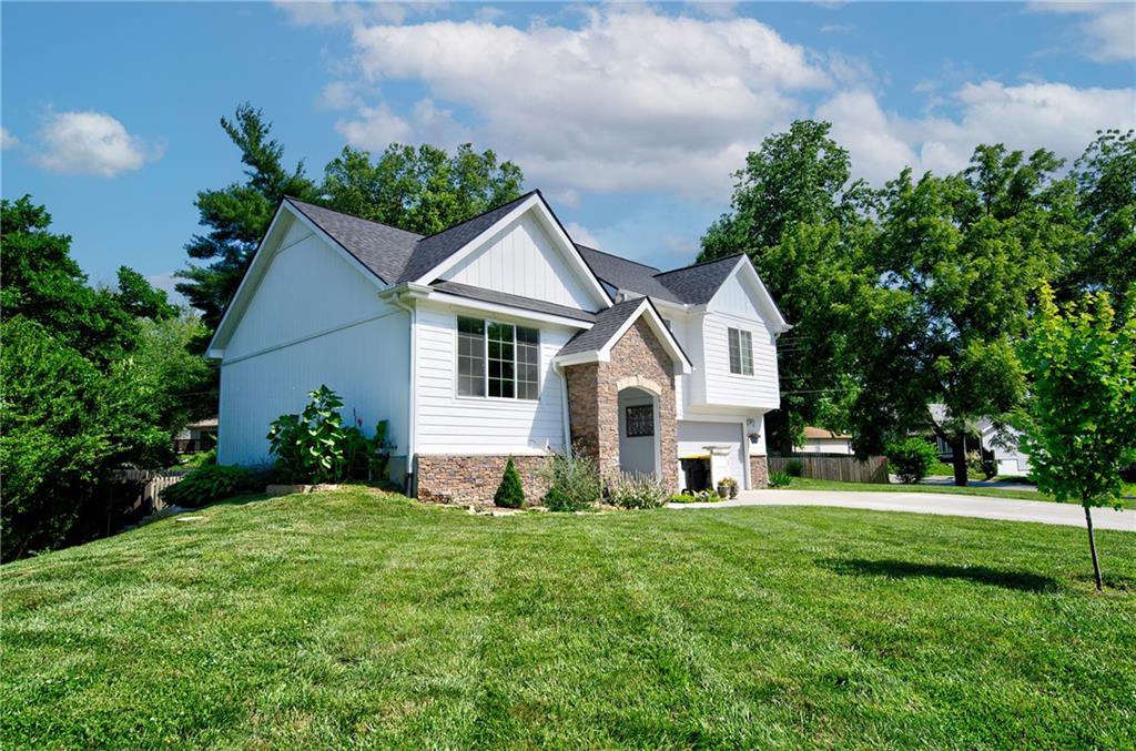 Homes for Sale in Parkville, MO 64152 | 5716 NW Creekview Drive