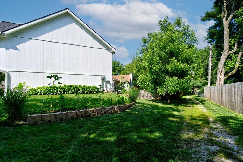 Homes for Sale in Parkville, MO 64152 | 5716 NW Creekview Drive