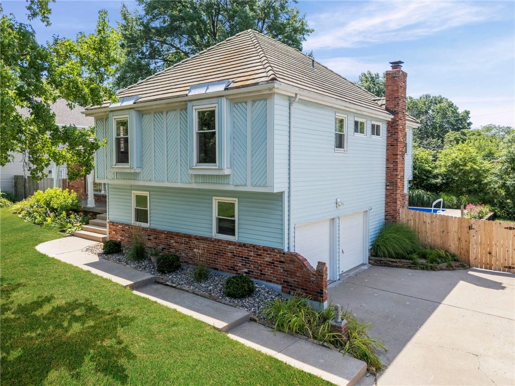 Homes for Sale in Gladstone, MO 64119 | 3511 NE 61st Terrace