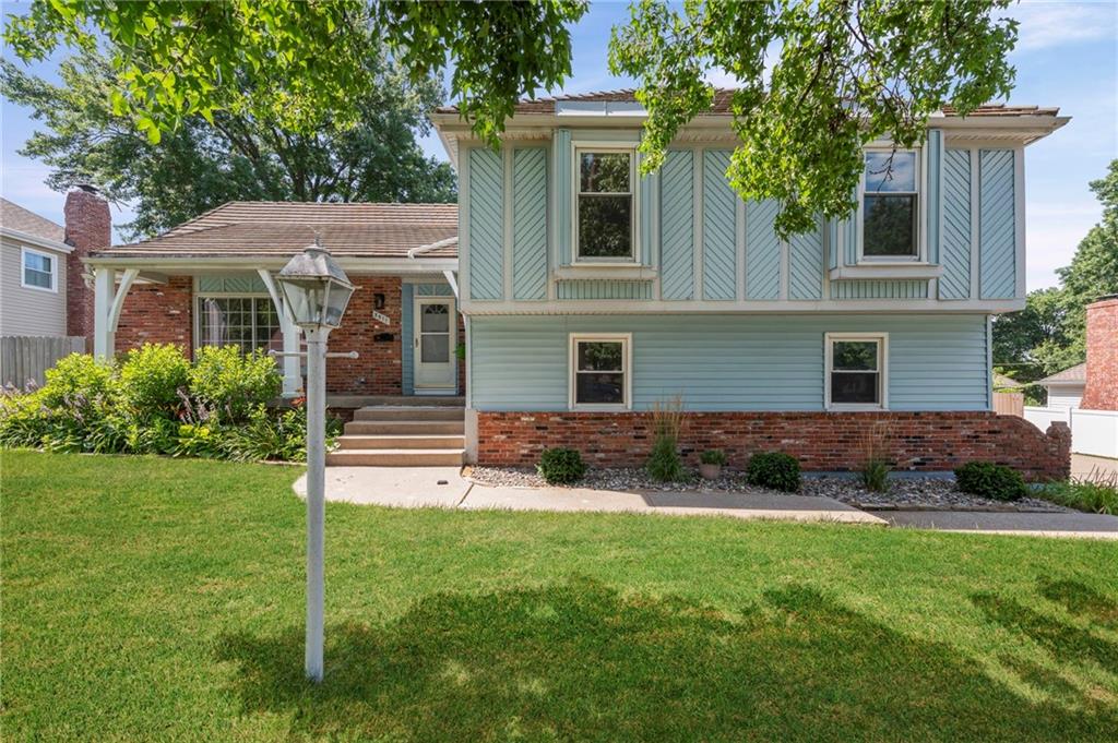 Homes for Sale in Gladstone, MO 64119 | 3511 NE 61st Terrace