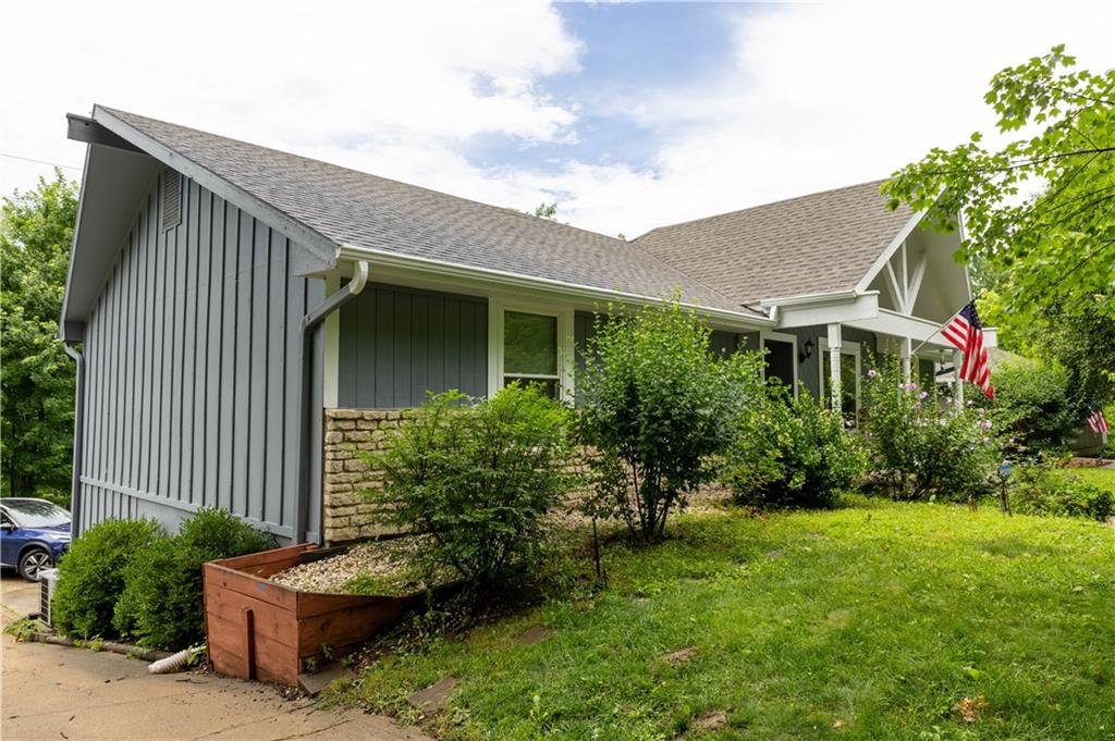 Homes for Sale in Parkville, MO 64152 | 5710 NW Raintree Drive