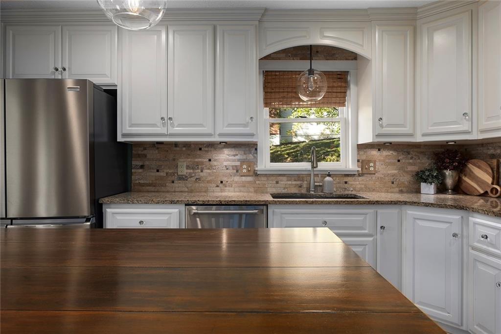 Homes for Sale in Liberty, MO 64068 | 900  Wildbriar Drive