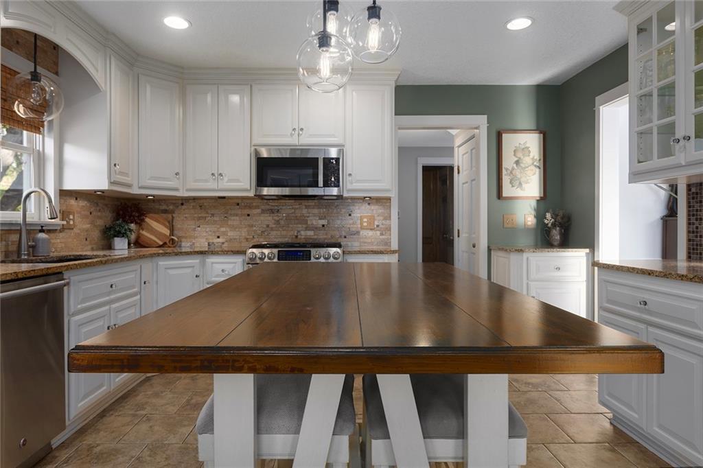 Homes for Sale in Liberty, MO 64068 | 900  Wildbriar Drive