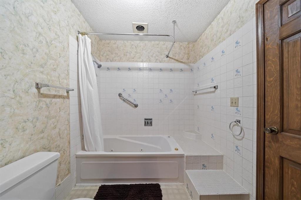 Homes for Sale in Parkville, MO 64152 | 6532 NW Melody Court