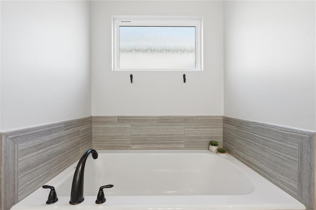 Homes for Sale in Kansas City, MO 64156 | 10020 N Lawn Avenue