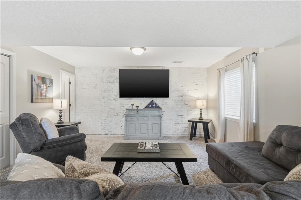 Homes for Sale in Kansas City, MO 64156 | 10020 N Lawn Avenue