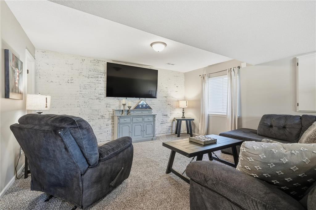 Homes for Sale in Kansas City, MO 64156 | 10020 N Lawn Avenue