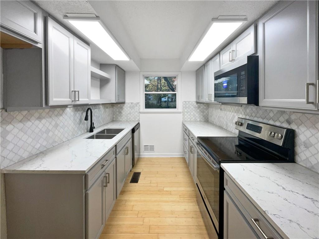 Homes for Sale in Kansas City, MO 64152 | 7518  76th Place