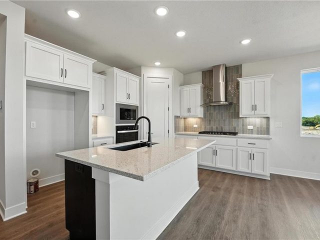 Homes for Sale in Kansas City, MO 64155 | 1711 NW 105th Street