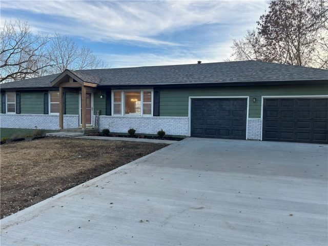 Homes for Sale in Kansas City, MO 64118 | 301 NW 81st Street