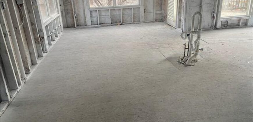 Homes for Sale in Kansas City, MO 64154 | 8547 N Robinhood Avenue