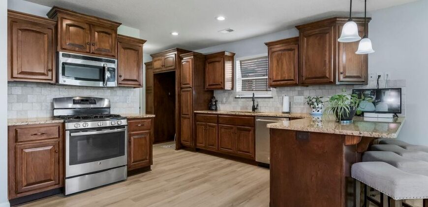 Homes for Sale in Smithville, MO 64089 | 18406  Rock Ridge North