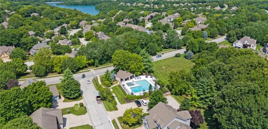 Homes for Sale in Parkville, MO 64152 | 6325  Edgewater Drive