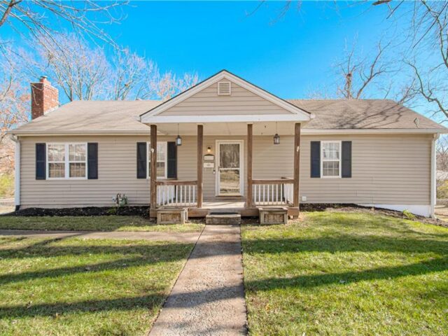 Homes for Sale in Oakview, MO 64118 | 6213 N Harrison Street