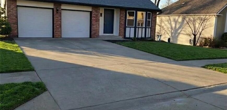 Homes for Sale in Kansas City, MO 64151 | 7412 N Strathbury Avenue