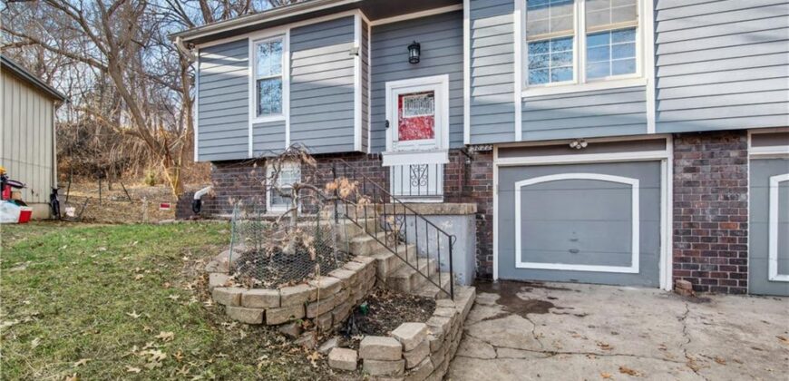 Homes for Sale in Parkville, MO 64152 | 5822 NW Walnut Court