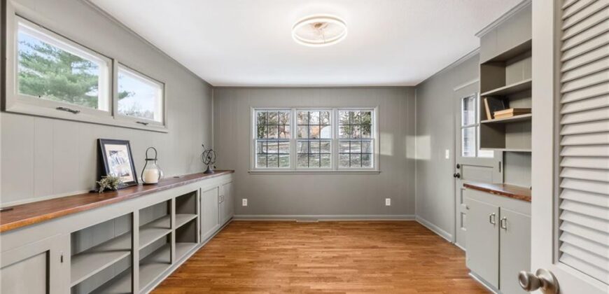 Homes for Sale in Kansas City, MO 64118 | 900 NE Barnes Avenue