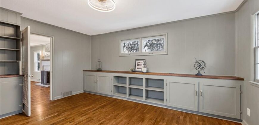 Homes for Sale in Kansas City, MO 64118 | 900 NE Barnes Avenue