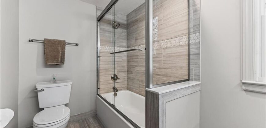 Homes for Sale in Kansas City, MO 64118 | 900 NE Barnes Avenue