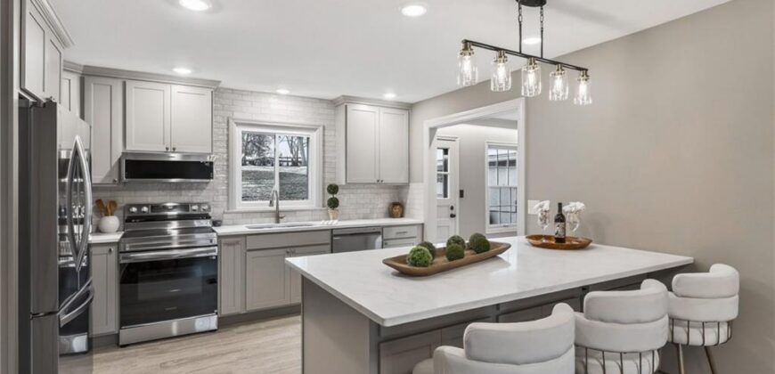 Homes for Sale in Kansas City, MO 64118 | 900 NE Barnes Avenue