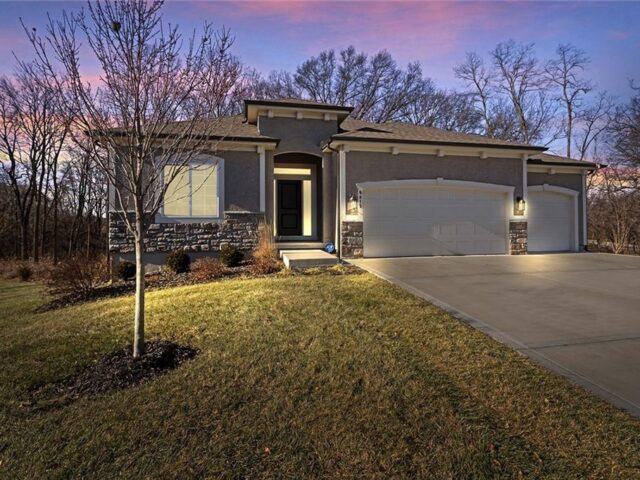 Homes for Sale in Kansas City, MO 64154 | 6615 NW 107th Court