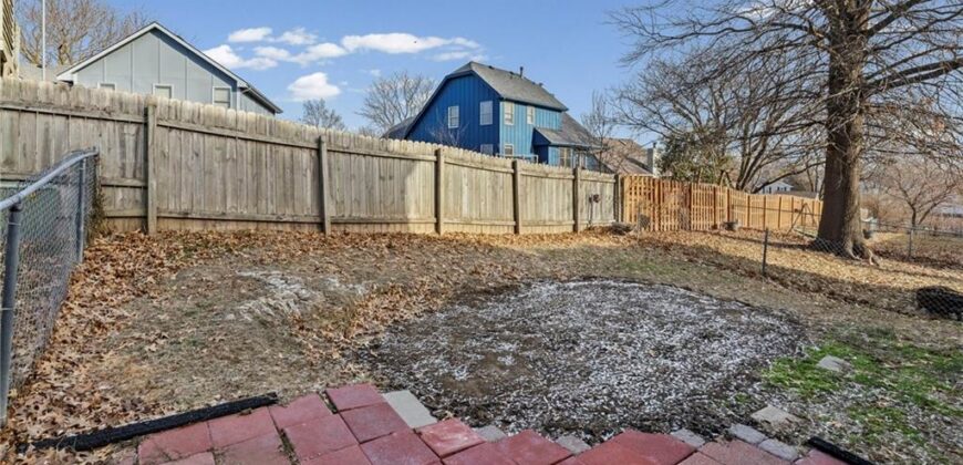 Homes for Sale in Liberty, MO 64068 | 1422  La Chateau Drive