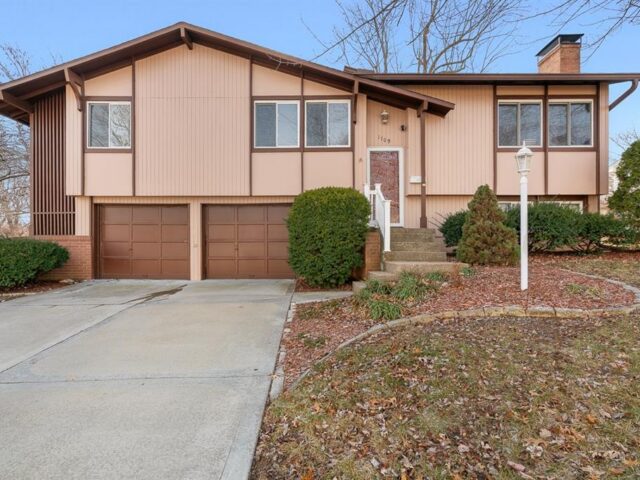 Homes for Sale in Gladstone, MO 64118 | 1709 NE 67th Place