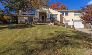 Homes for Sale in Kansas City, MO 64151 | 6204 N Robinhood Lane