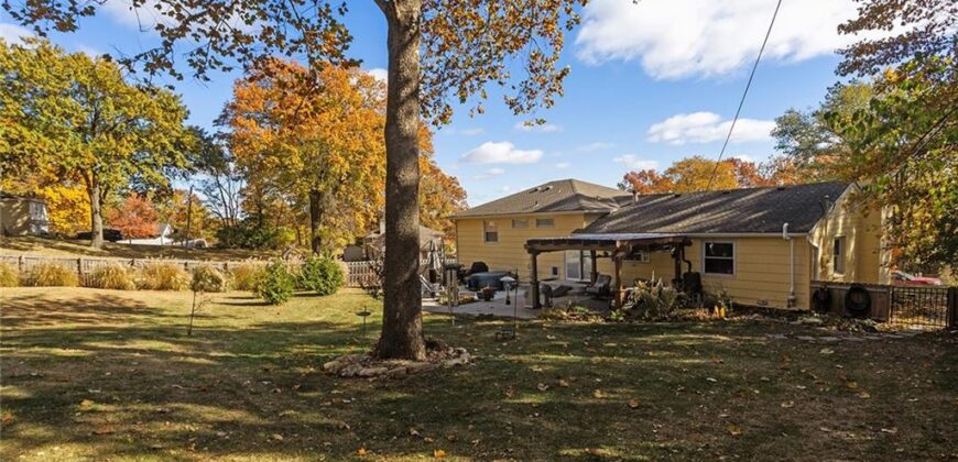 Homes for Sale in Kansas City, MO 64151 | 6204 N Robinhood Lane