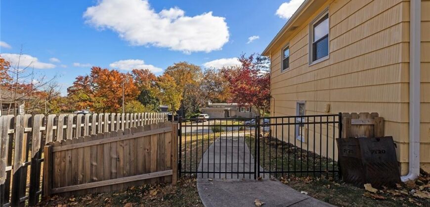 Homes for Sale in Kansas City, MO 64151 | 6204 N Robinhood Lane