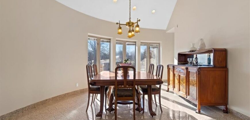 9800 N Revere Avenue, Kansas City, MO 64154