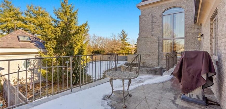 9800 N Revere Avenue, Kansas City, MO 64154