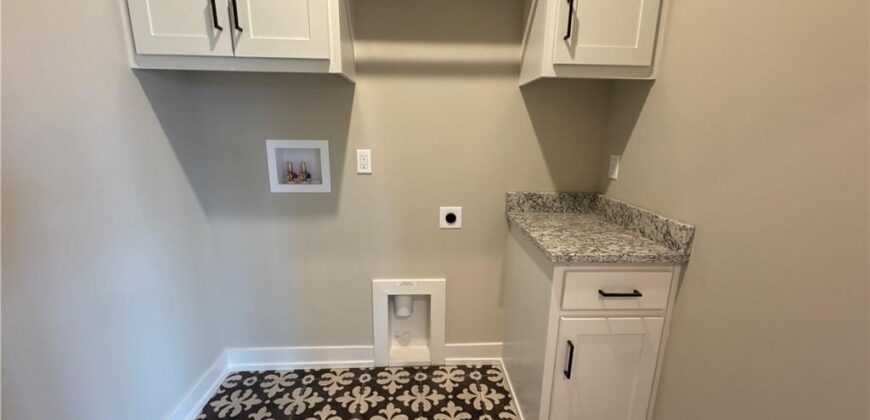 18000 N Peach Blossom Drive, Platte City, MO 64079