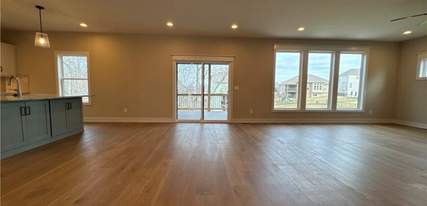 18000 N Peach Blossom Drive, Platte City, MO 64079