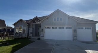 4604 NW Luna Piena Way, Riverside, MO 64150