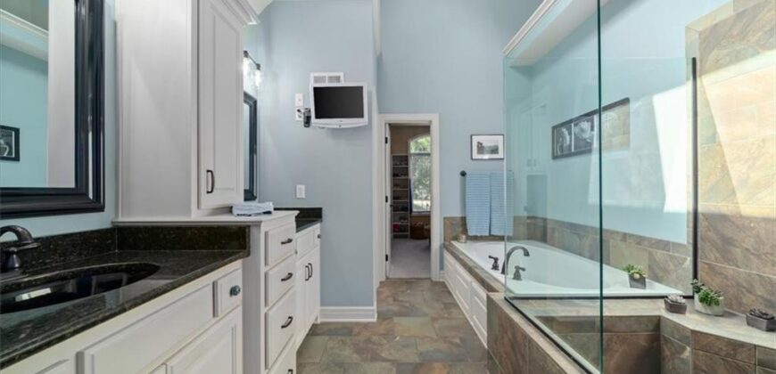 8541 N Donnelly Avenue, Kansas City, MO 64157