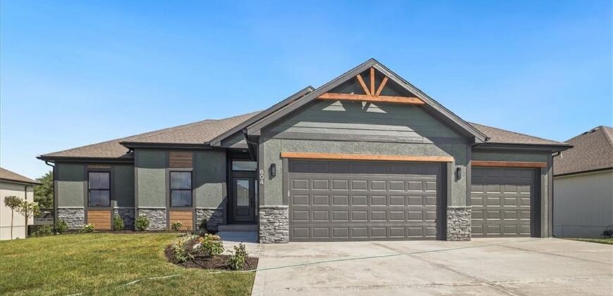 604 Blackhawke Drive, Smithville, MO 64089