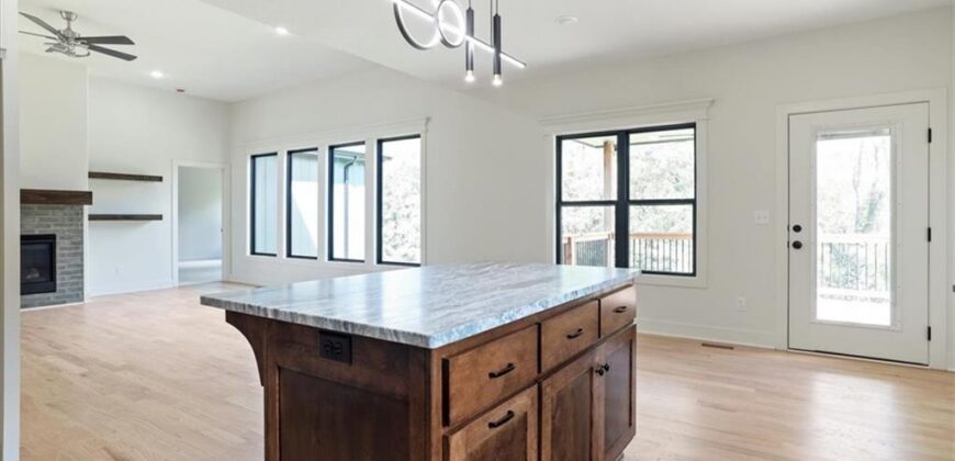 604 Blackhawke Drive, Smithville, MO 64089