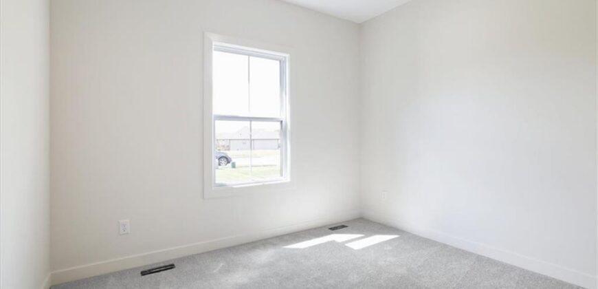604 Blackhawke Drive, Smithville, MO 64089