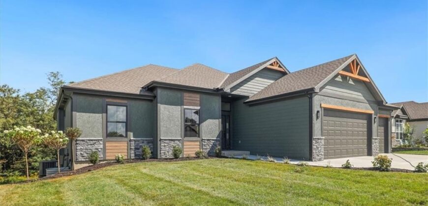 604 Blackhawke Drive, Smithville, MO 64089