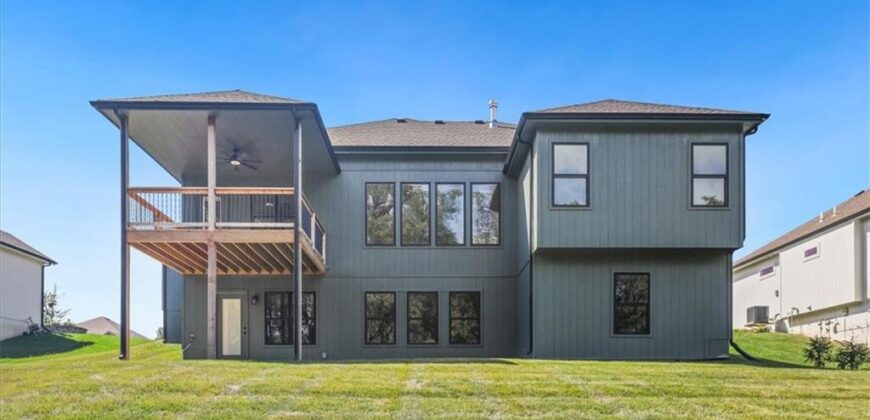 604 Blackhawke Drive, Smithville, MO 64089