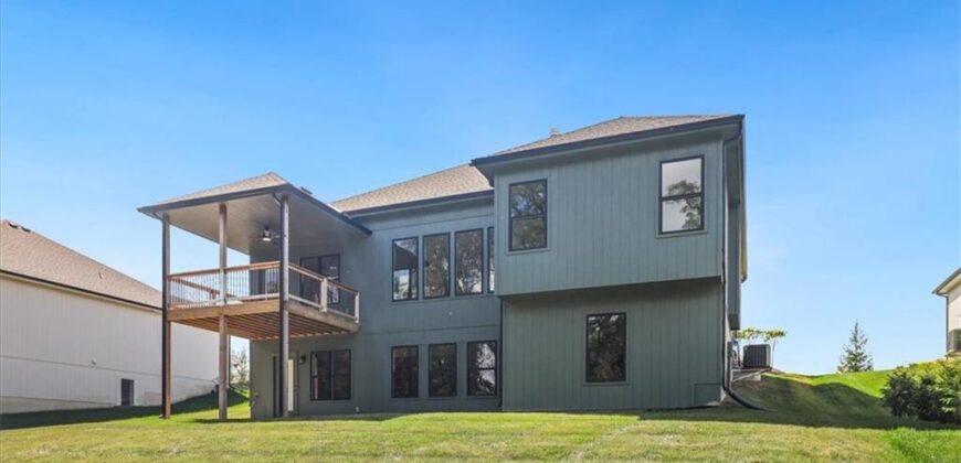 604 Blackhawke Drive, Smithville, MO 64089