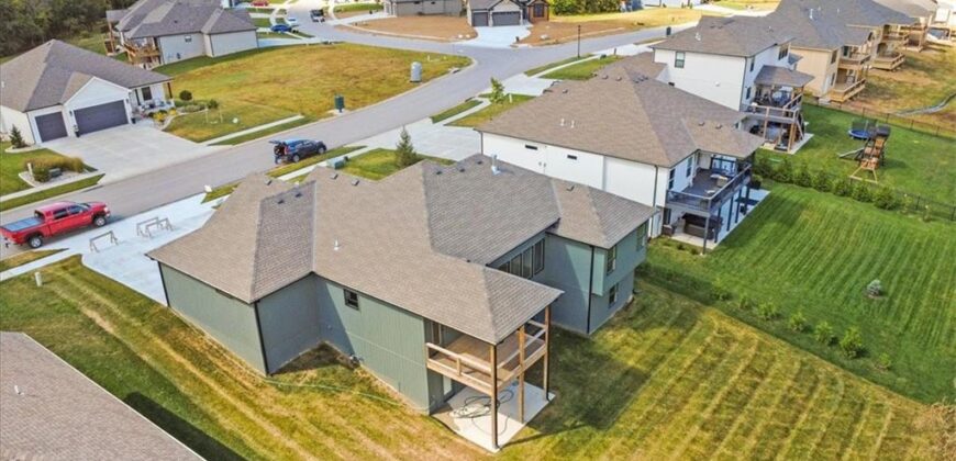 604 Blackhawke Drive, Smithville, MO 64089
