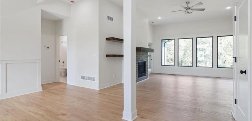 604 Blackhawke Drive, Smithville, MO 64089