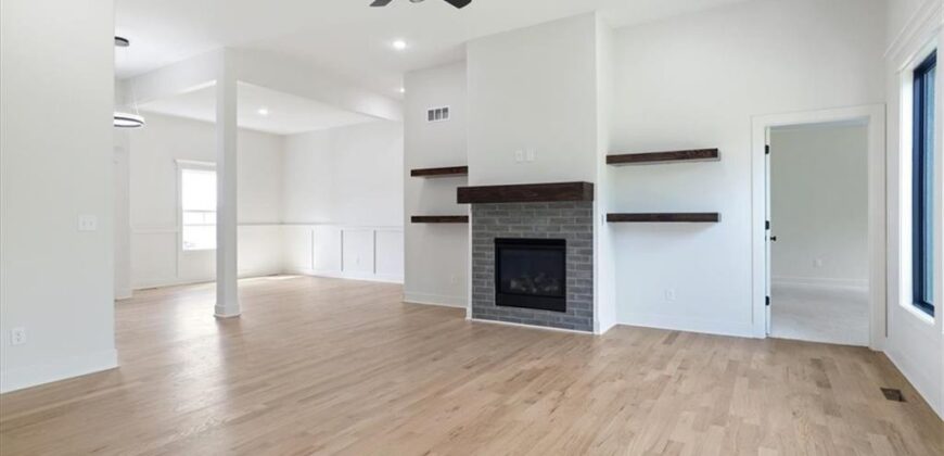604 Blackhawke Drive, Smithville, MO 64089