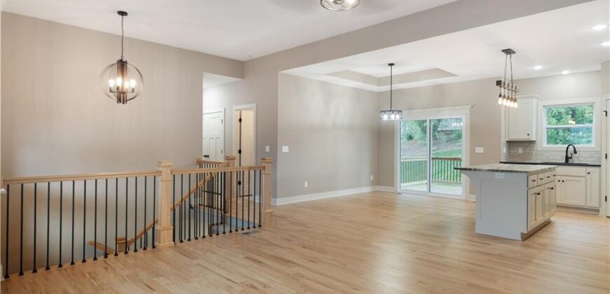 18410 Rock Creek Drive, Smithville, MO 64089