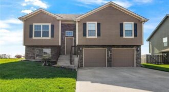 18410 Rock Creek Drive, Smithville, MO 64089