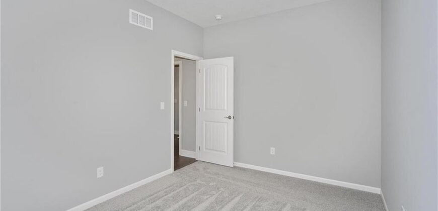 8890 N Monroe Avenue, Kansas City, MO 64156