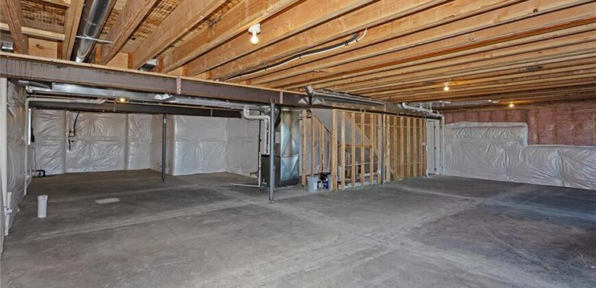 8890 N Monroe Avenue, Kansas City, MO 64156