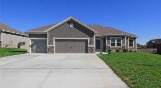 8911 N Monroe Avenue, Kansas City, MO 64156